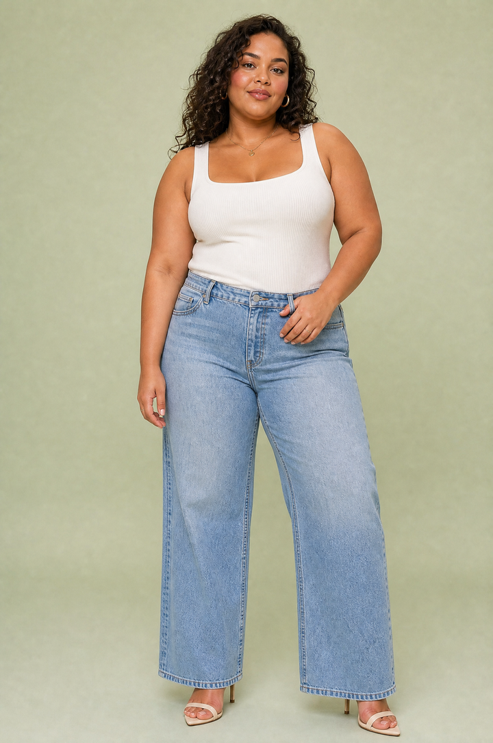Helle blaue weit geschnittene Jeans mit mittelhohem Bund