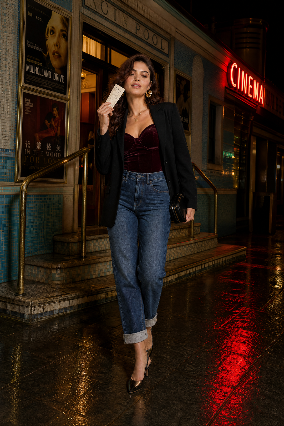 Dunkelblauer Mom-Jeans mit hoher Taille und geradem Schnitt