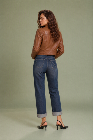 Dunkelblauer Mom-Jeans mit hoher Taille und geradem Schnitt