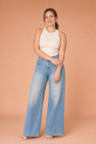 Hellblauer, weit geschnittener Jeans mit mittelhoher Taille