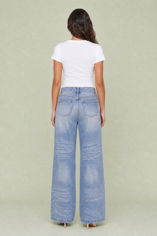 Blauer Jeans mit mittlerer Taille und weitem Schnitt