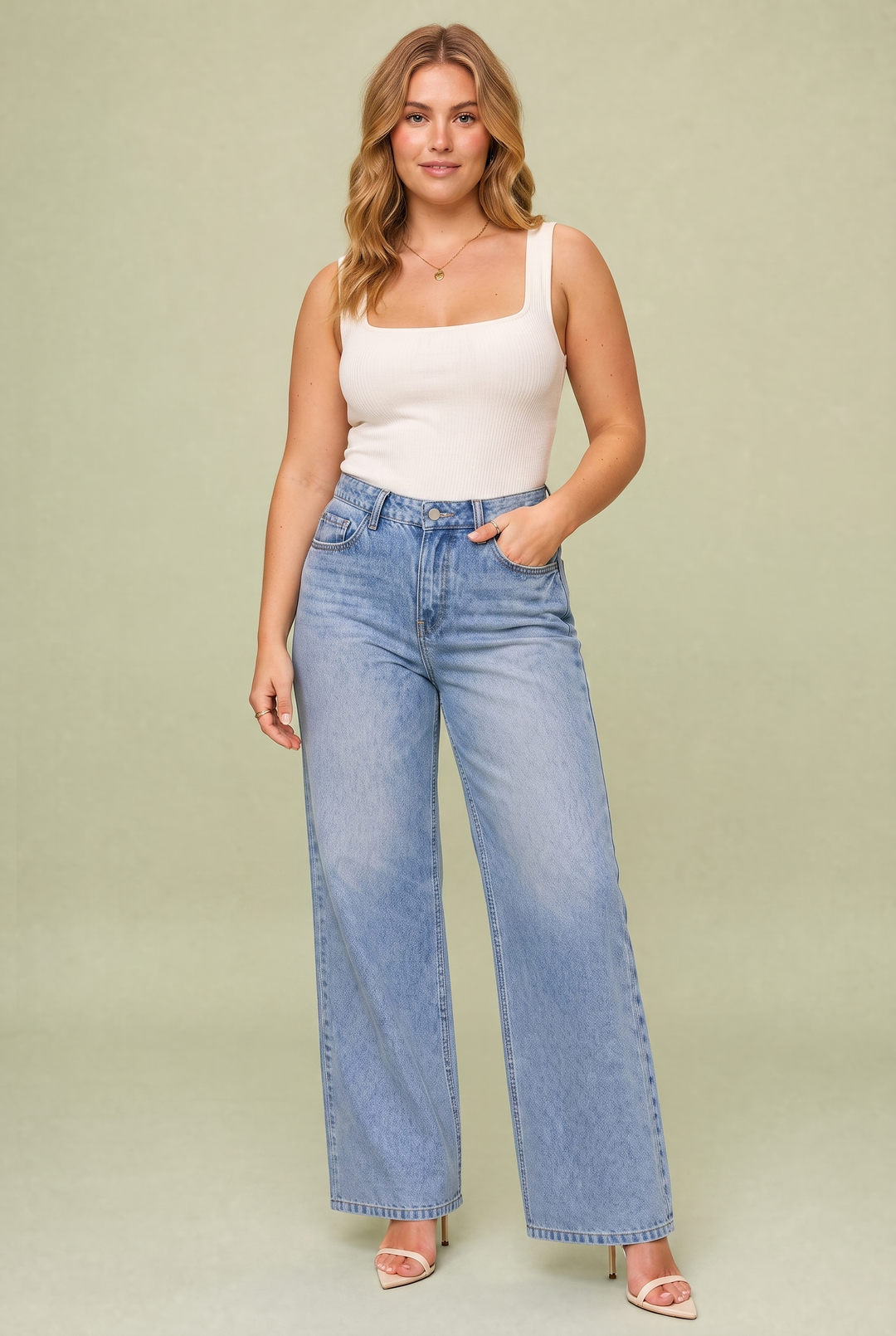 Helle blaue weit geschnittene Jeans mit mittelhohem Bund