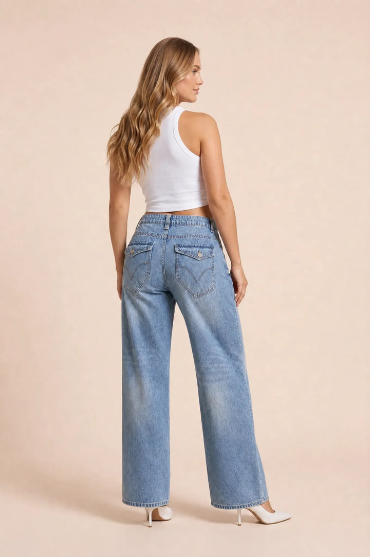Helle blaue, weit geschnittene Jeans mit mittlerer Taille