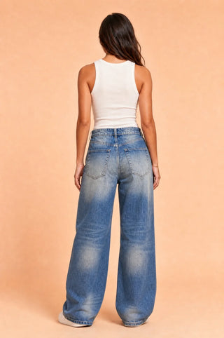 Blauer, weiter Jeans mit umklappbarem Bund