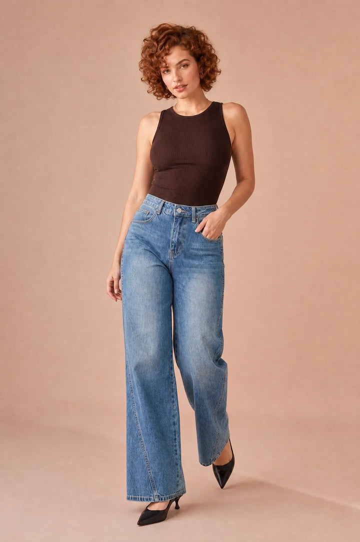 Blauer Jeans mit weitem Schnitt und mittelhoher Taille