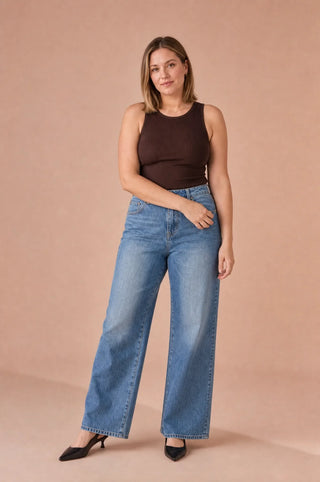 Blauer Jeans mit weitem Schnitt und mittelhoher Taille