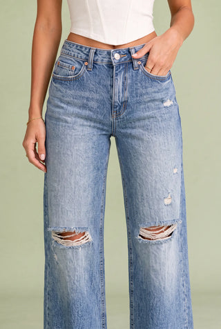 Blauer Jeans mit weitem Schnitt und mittelhoher Taille