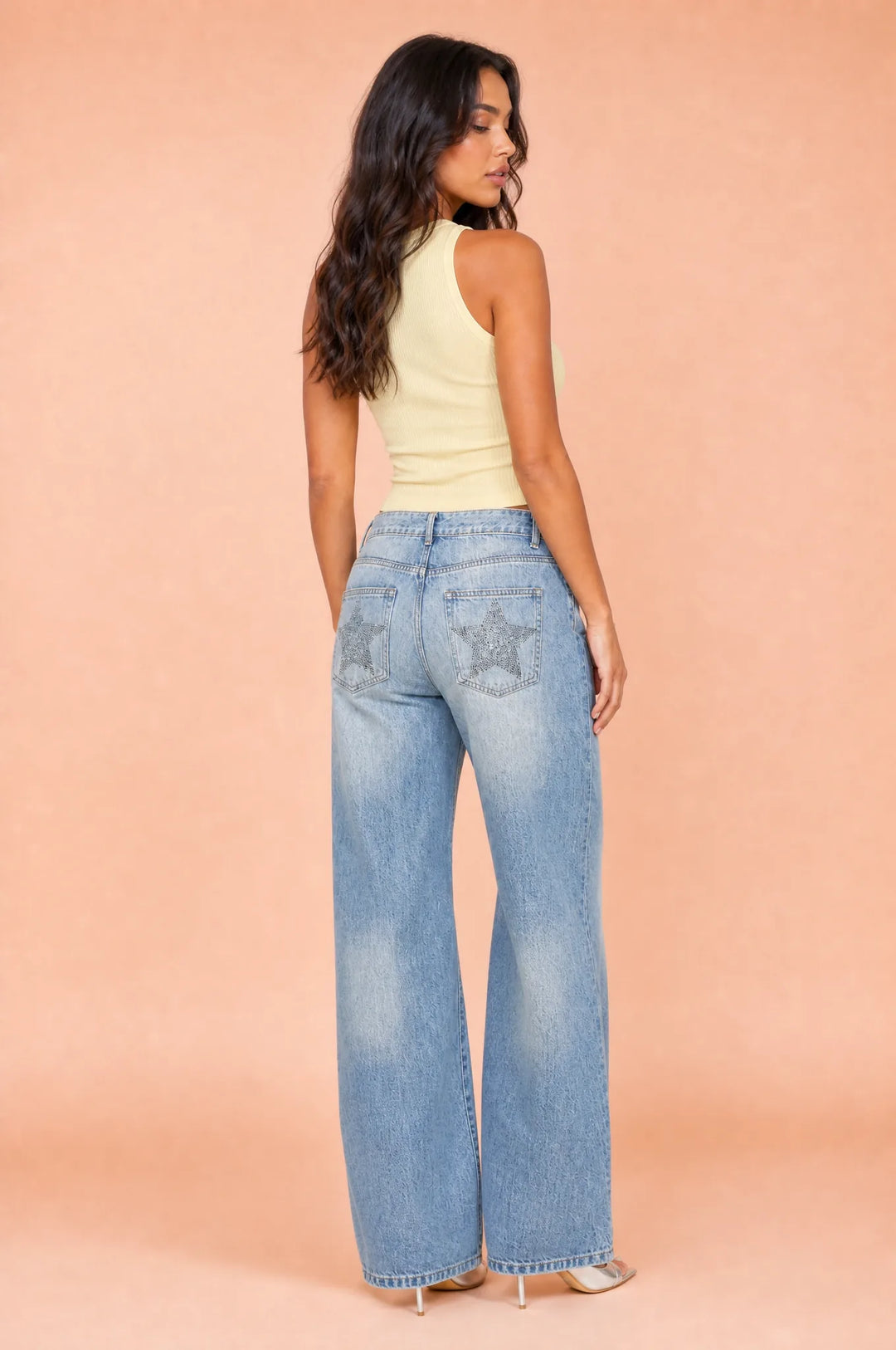 Hellblaue, niedrige Jeans mit Sternen