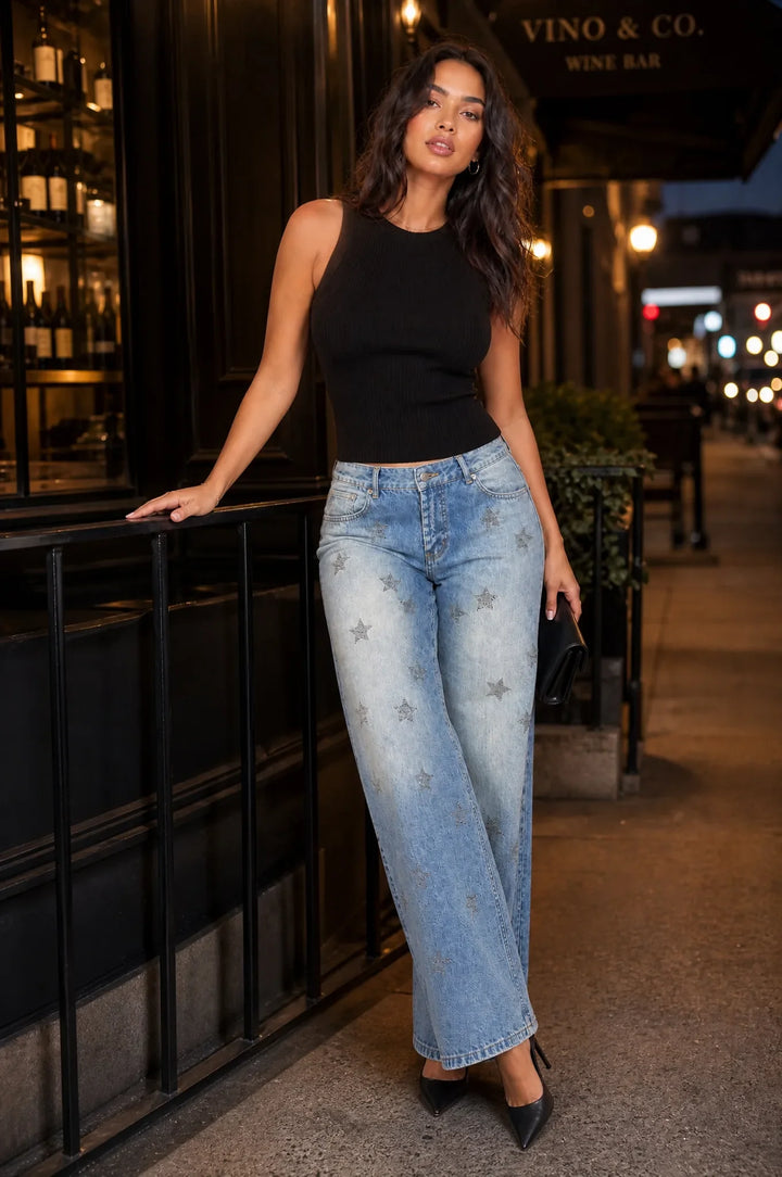 Hellblaue, niedrige Jeans mit Sternen