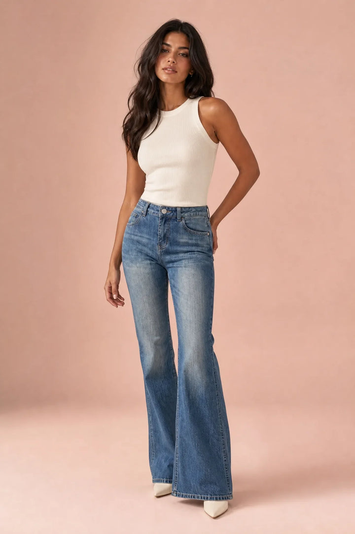 Hellblauer, ausgefranster Jeans