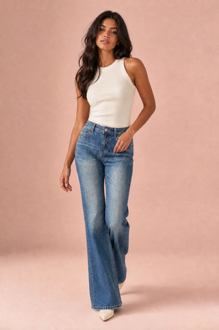 Hellblauer, ausgefranster Jeans