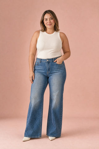 Hellblauer, ausgefranster Jeans