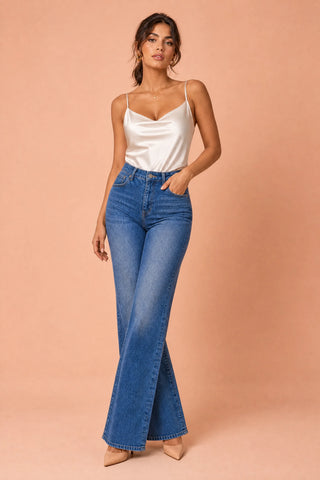 Blauer Flare-Jeans mit mittlerer Taille