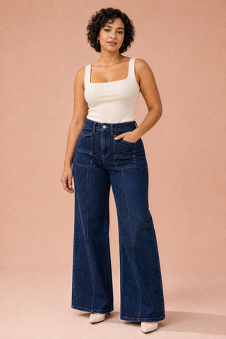 Dunkelblauer High-Waist Schlagjeans