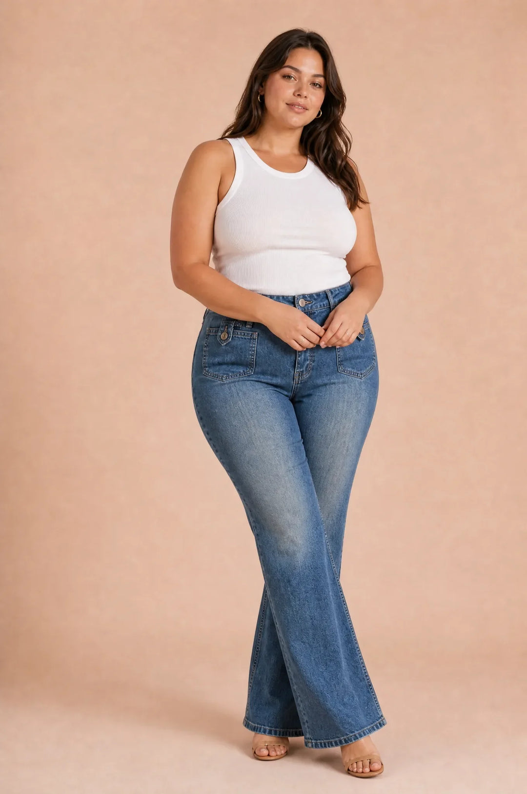 Hoch geschnittene, ausgestellte blaue Jeans
