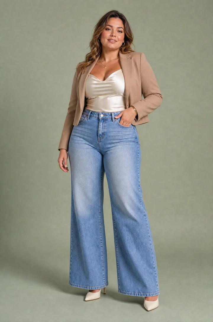Hoch taillierte, ausgestellte Jeans in Blau