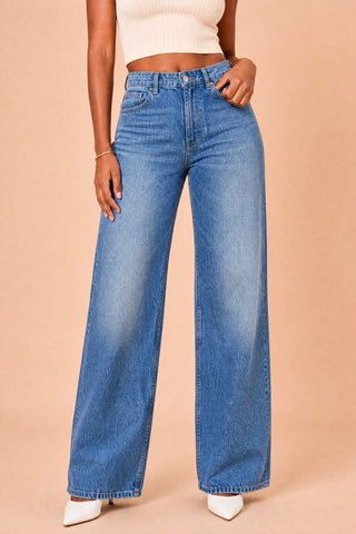 Hochtaillierte Jeans mit weitem Bein