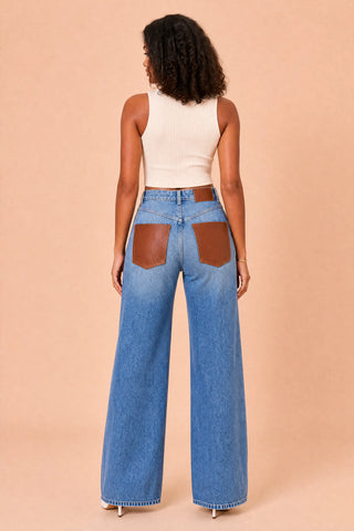 Hochtaillierte Jeans mit weitem Bein