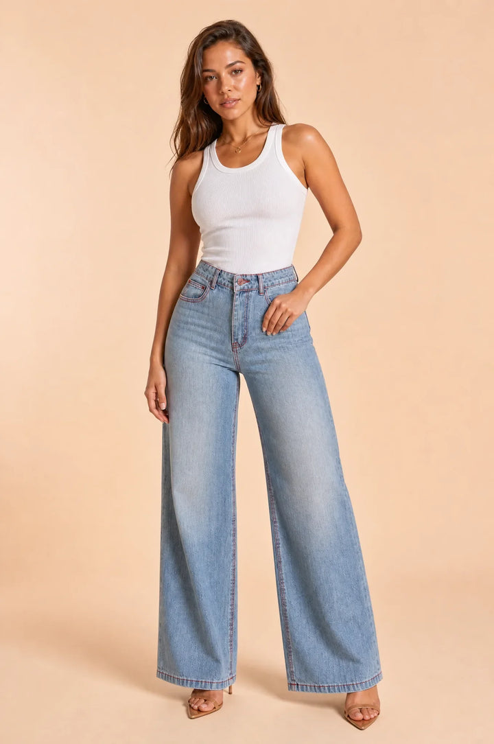 Helle Jeans mit hoher Taille und weitem Bein