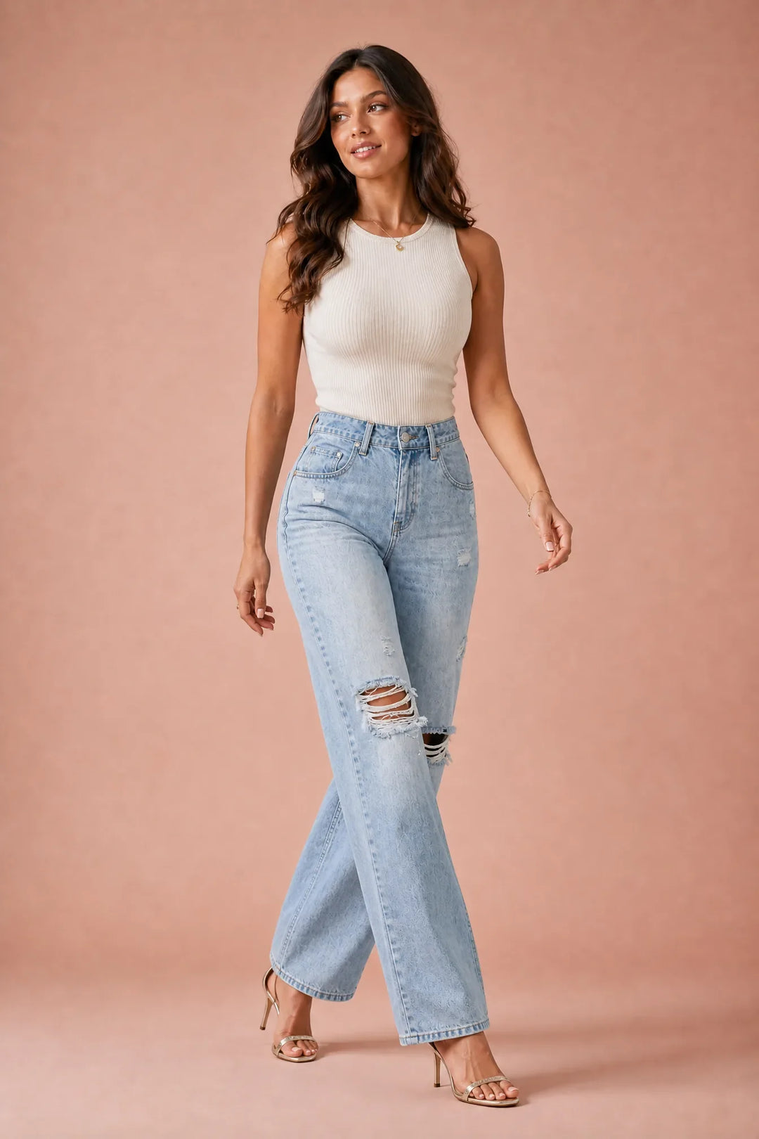 Helle blaue, zerrissene Jeans