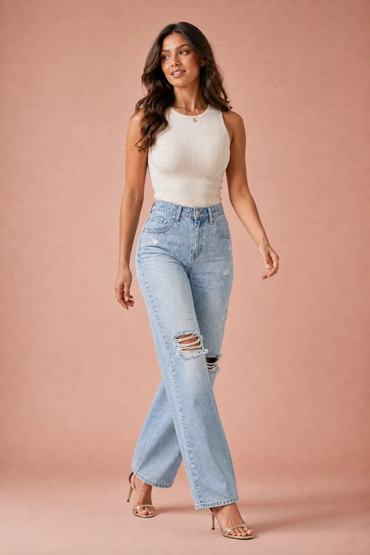 Helle blaue, zerrissene Jeans