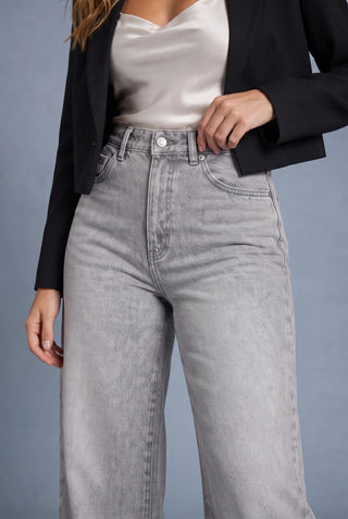 Hochtaillierte Jeans mit weitem Bein