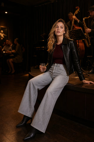 Hochtaillierte Jeans mit weitem Bein