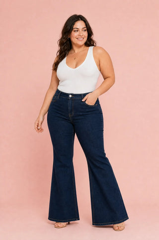 Dunkelblaue, ausgestellte Hose mit mittelhoher Taille